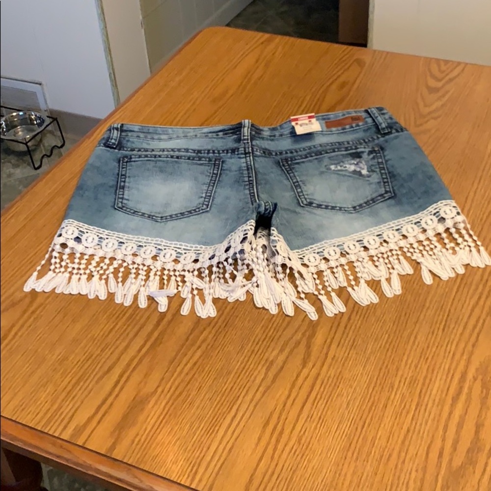 L.E.I. Ashley Low Rise Short.  Size 11.  Med Blue - Picture 7 of 8
